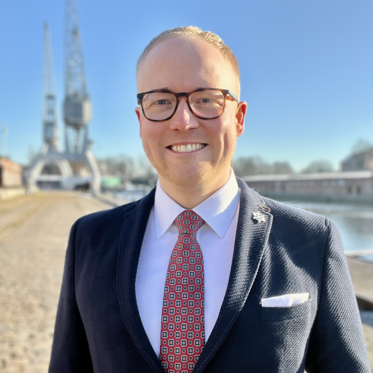 Sebastian Heithoff, Unternehmensberater in der Assekuranz, Fachwirt für Versicherungen und Finanzen (IHK)